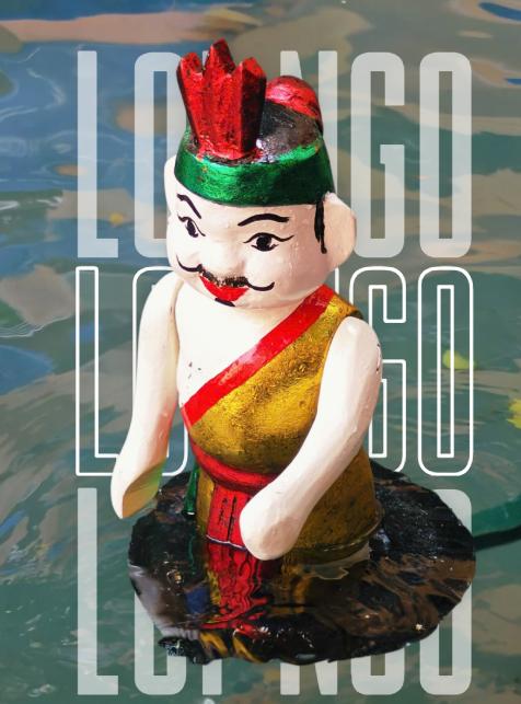 Con rối nước truyền thống trên mặt hồ